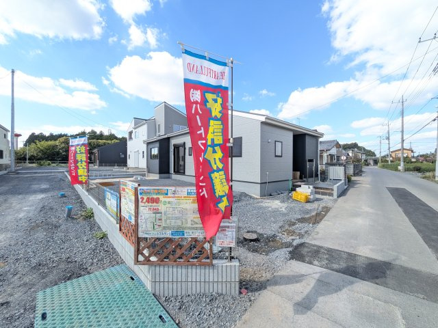 小美玉市羽刈　第5　新築戸建て　1号棟の外観|現地完成済で建物も駐車場やお庭も全てご覧いただけます。
ご自身の目で街並みや敷地の広さ、陽当たりをご確認ください。
