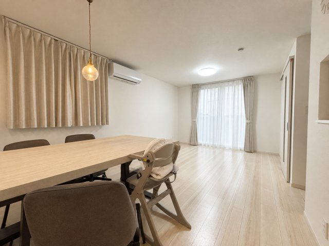 中古戸建　調布市東つつじヶ丘3丁目の居間・リビング|掲載写真はAIを使用して荷物等を除去した加工画像です。実際の室内状況とは異なる場合があります。