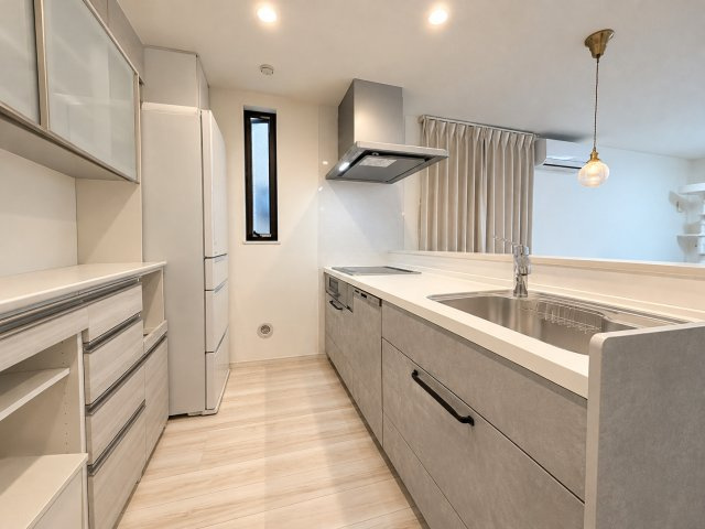 中古戸建　調布市東つつじヶ丘3丁目のキッチン|掲載写真はAIを使用して荷物等を除去した加工画像です。実際の室内状況とは異なる場合があります。