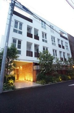 【外観】 | コスモリード東高円寺テラス | 鉄筋コンクリート造のがっちりとした建物。