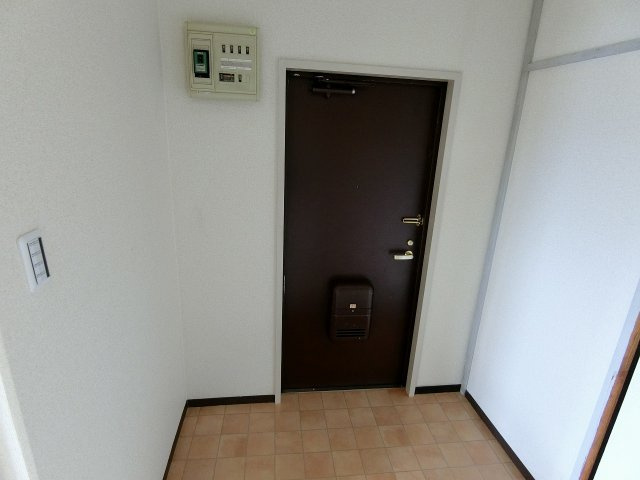 【玄関】 | コリーナ３３
