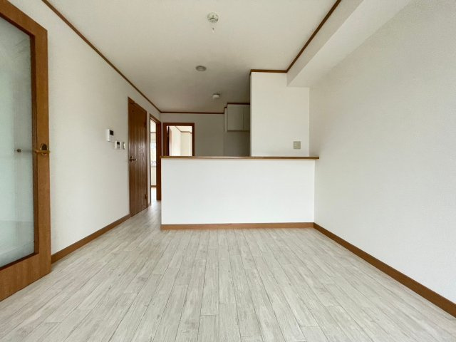 メゾンタカモト二番館の居間・リビング