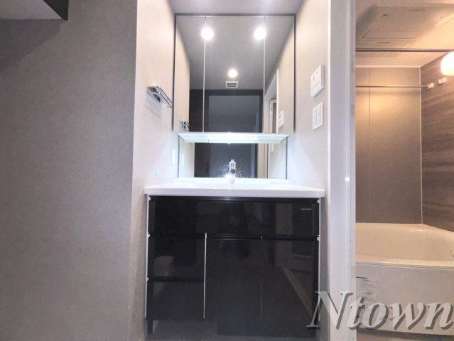 【独立洗面台】 | プレサンス ロジェ 名古屋駅 NORTH FRONT | 朝の支度にも助かる、独立の洗髪洗面化粧台