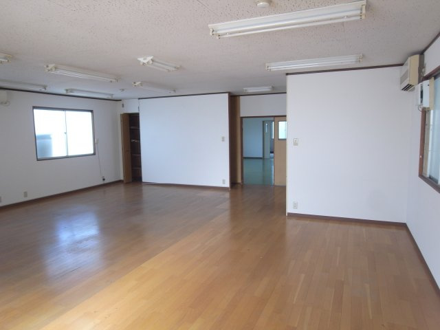 摂津市南別府町貸倉庫