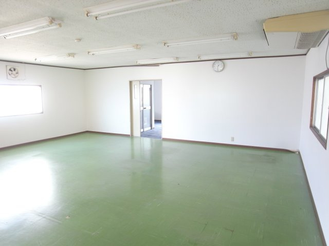 摂津市南別府町貸倉庫