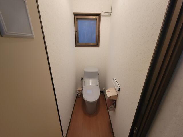 バイオレットビルのトイレ