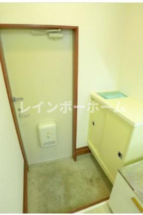 パークハイツ陣屋前　仲介手数料（賃料の1.10ヵ月）の50％OFF対象物件！の玄関|収納もある玄関です