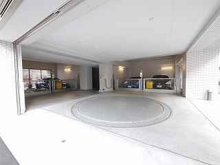 ガーラプレシャス川崎の駐車場