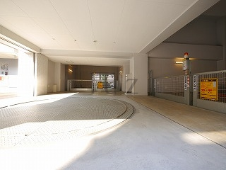 ガーラプレシャス川崎の駐車場
