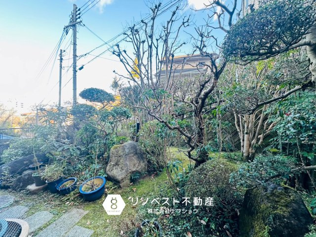 生駒市門前町の庭|【リノベスト不動産】女性スタッフ・男性スタッフ共に活躍中！
