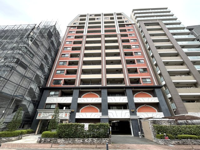 ～商業施設が揃う利便性、落ち着いた住環境の『新横浜』で暮らすという選択～駐車場は専用使用権付き、駐輪場・バイク置場は無償の整った設備☆な【リフォーム／ドメス新横浜】の外観|外観もきれいです