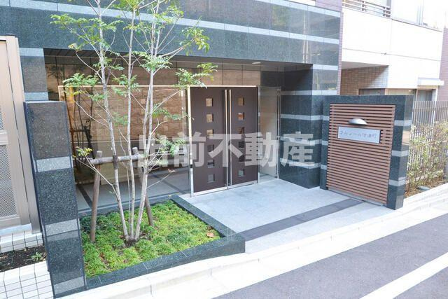 ブルソール信濃町のエントランス