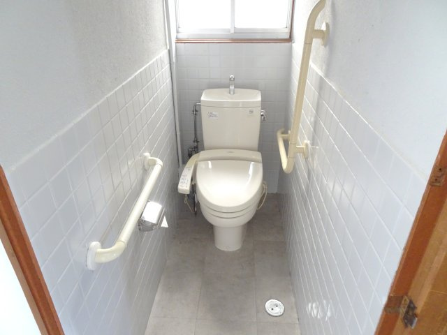 大垣市三津屋町戸建のトイレ