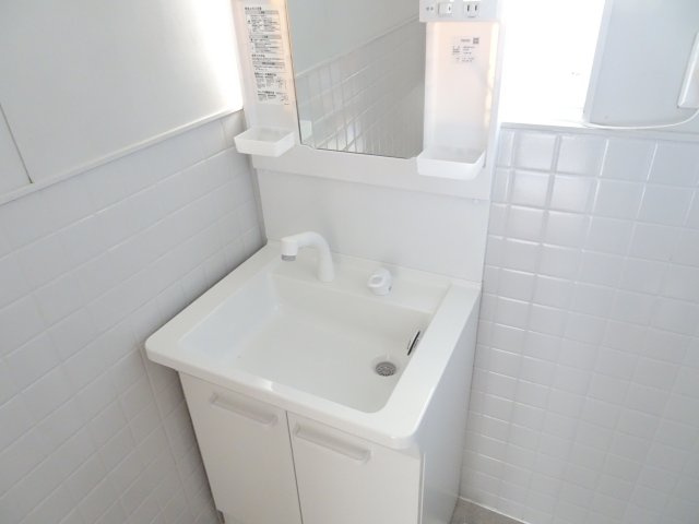 大垣市三津屋町戸建の独立洗面台