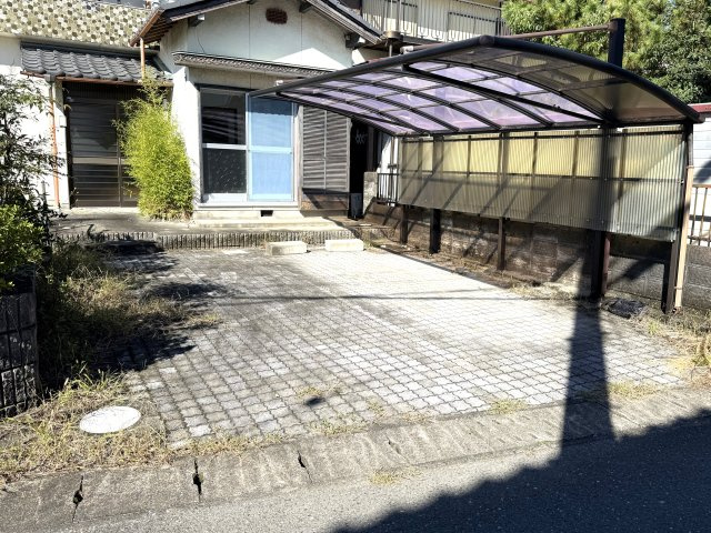 大垣市三津屋町戸建の駐車場