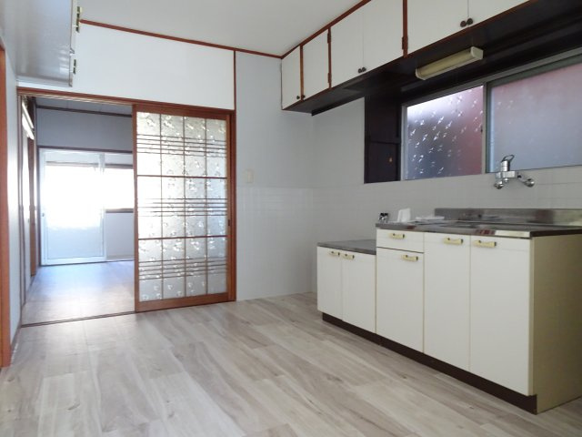 大垣市三津屋町戸建の居間・リビング