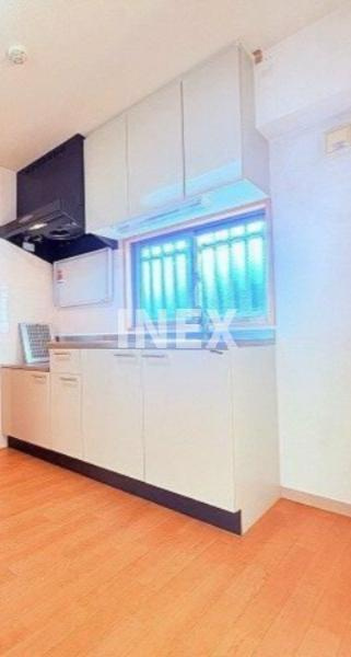 横浜市中区麦田町２丁目の賃貸マンションの居間・リビング