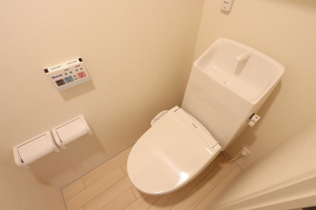 名古屋市中区錦２丁目の賃貸マンションのトイレ
