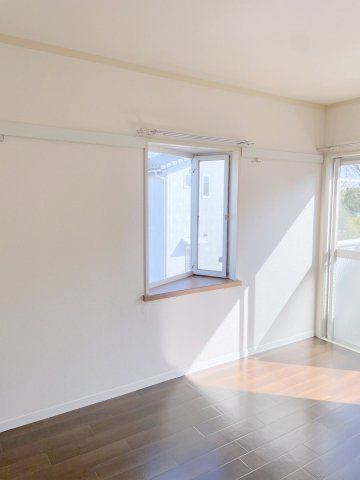 メゾンクレールのその他|二面採光でお部屋が明るく風通しもよいです
