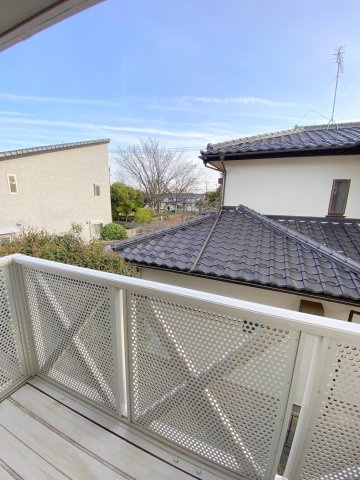 メゾンクレールのバルコニー|外からの目が気にならないバルコニーで洗濯物が干せます