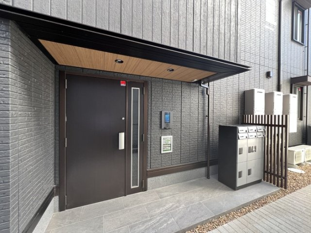 禄（Roku）のエントランス