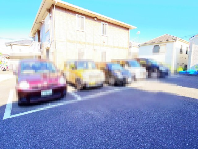 東村山市諏訪町３丁目のアパートの駐車場