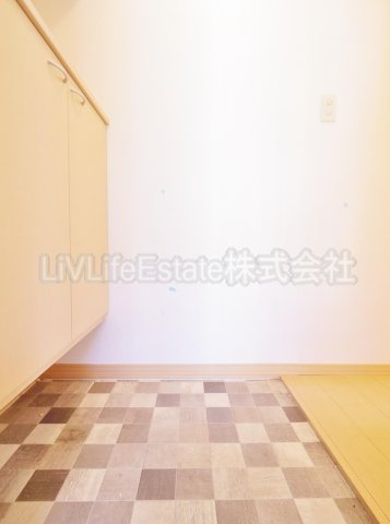 東村山市諏訪町３丁目のアパートの玄関