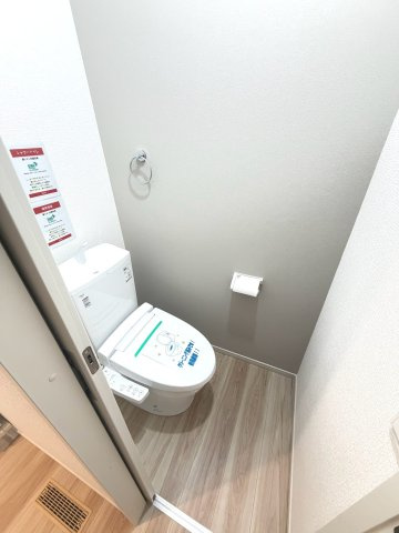 【新築戸建】札幌市西区西野7条8丁目2棟のトイレ|1階・2階に温水洗浄便座を設置。同仕様物件