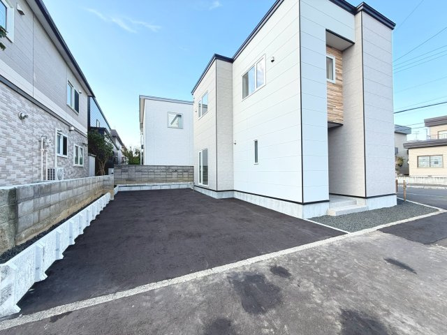【新築戸建】札幌市西区西野7条8丁目2棟の駐車場|同仕様物件