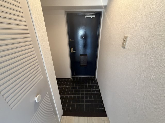日新ビルの玄関