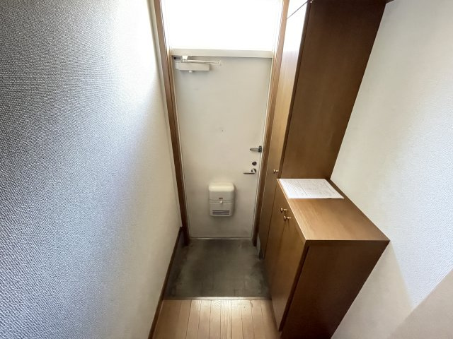 メゾン松本E棟の玄関