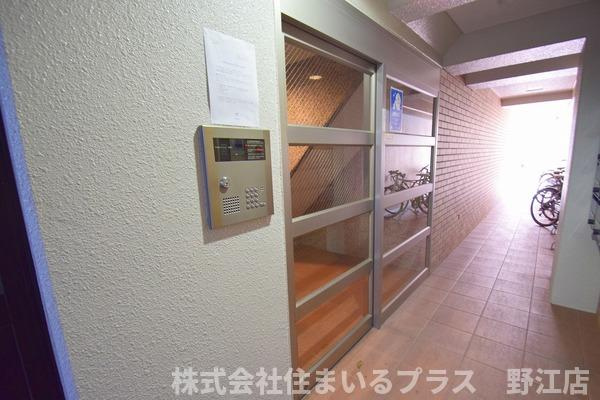 大阪市旭区大宮４丁目の賃貸マンションのエントランス