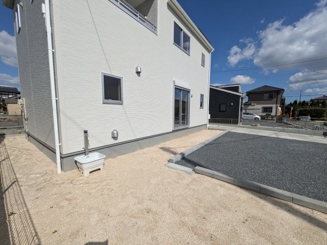 小美玉市羽刈　第5　新築戸建て　2号棟の庭|日当たりや広さを現地で体感してください。理想のガーデニングや家庭菜園を始めてみませんか。