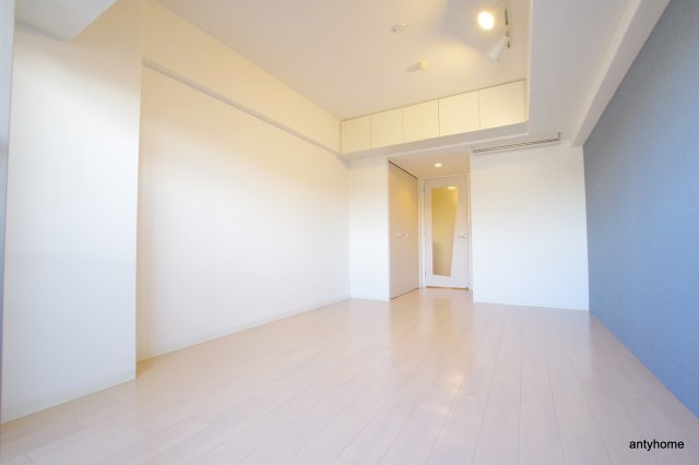 SERENiTE江坂四番館　仲介手数料無料の居間・リビング