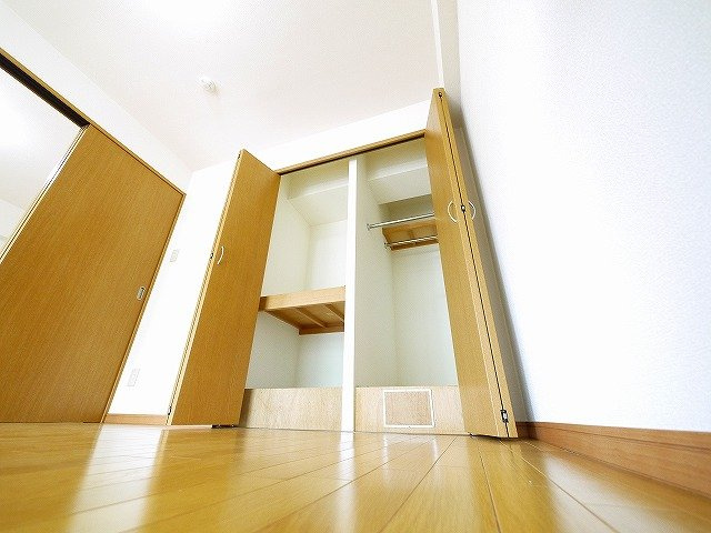 近鉄東生駒コーポの収納|たっぷりとした収納スペースです