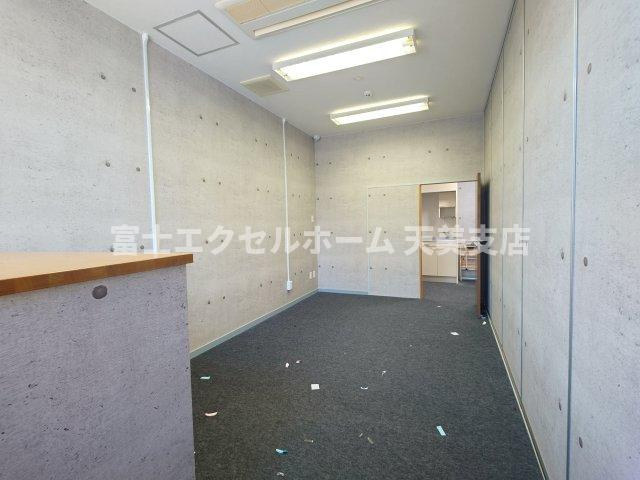 少林寺町東エヌエム・サンカンテ・ヌフの駐車場