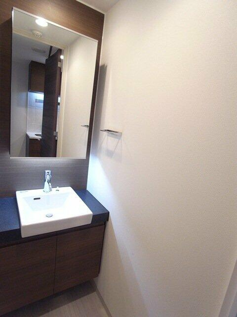 コンシェリア南青山の洗面所