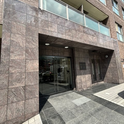 菱和パレス菊川のエントランス
