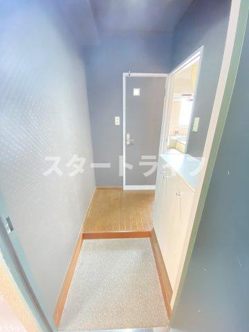 大阪市淀川区東三国１丁目の賃貸マンションの玄関