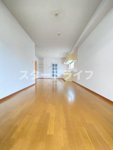 大阪市淀川区東三国１丁目の賃貸マンションの居間・リビング
