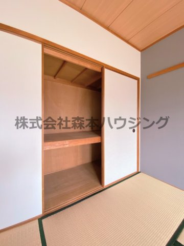 【収納】 | 　香里園ヒルズ | ※同タイプ別室の写真を使用しています。
　設備内容や色調など相違がある場合は実際のお部屋の現状優先となります。