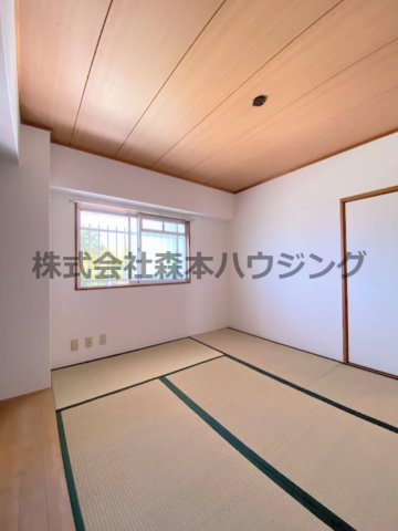 【和室】 | 　香里園ヒルズ | ※同タイプ別室の写真を使用しています。
　設備内容や色調など相違がある場合は実際のお部屋の現状優先となります。