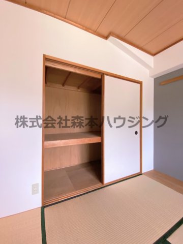 【収納】 | 　香里園ヒルズ | ※同タイプ別室の写真を使用しています。
　設備内容や色調など相違がある場合は実際のお部屋の現状優先となります。