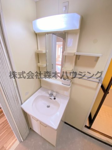 【独立洗面台】 | 　香里園ヒルズ | ※同タイプ別室の写真を使用しています。
　設備内容や色調など相違がある場合は実際のお部屋の現状優先となります。