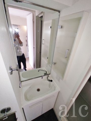 ステージファースト西新宿の独立洗面台|独立洗面台あり、毎朝おしゃれに忙しい女性の方におすすめです