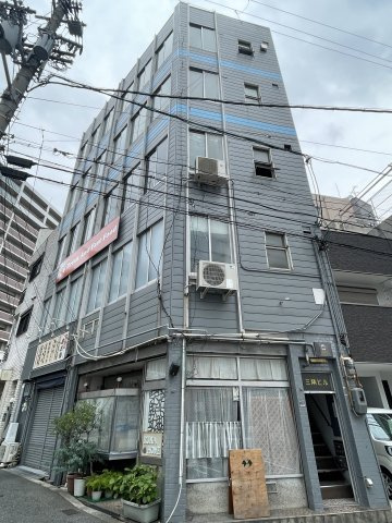 三隅ビルの外観