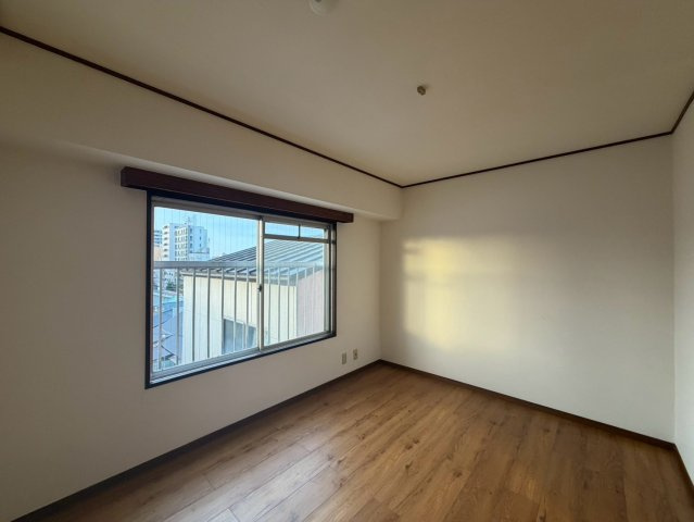 ニュー三浦マンションの居間・リビング