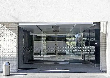 文京区本駒込２丁目の賃貸マンションのエントランス