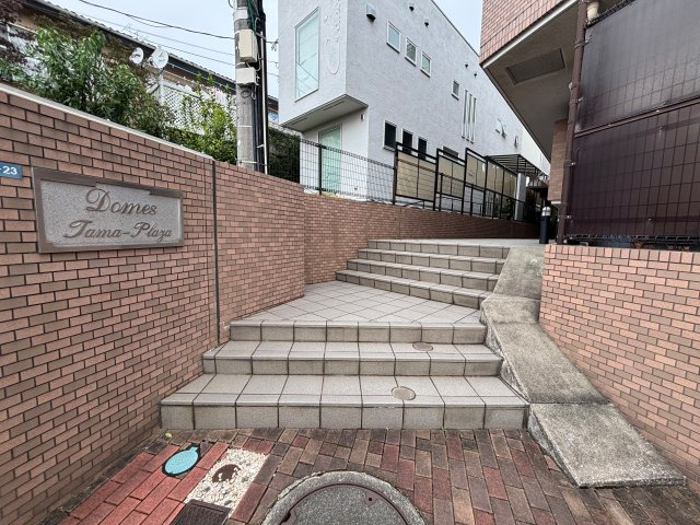 ドメスたまプラーザのエントランス