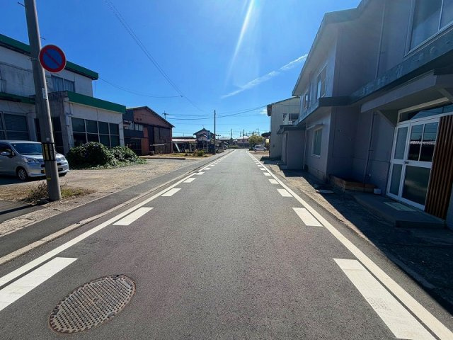 ■□米子市蚊屋中古戸建□■の前面道路含む現地写真|前面道路になります。人通りも多く集客も見込めます。
